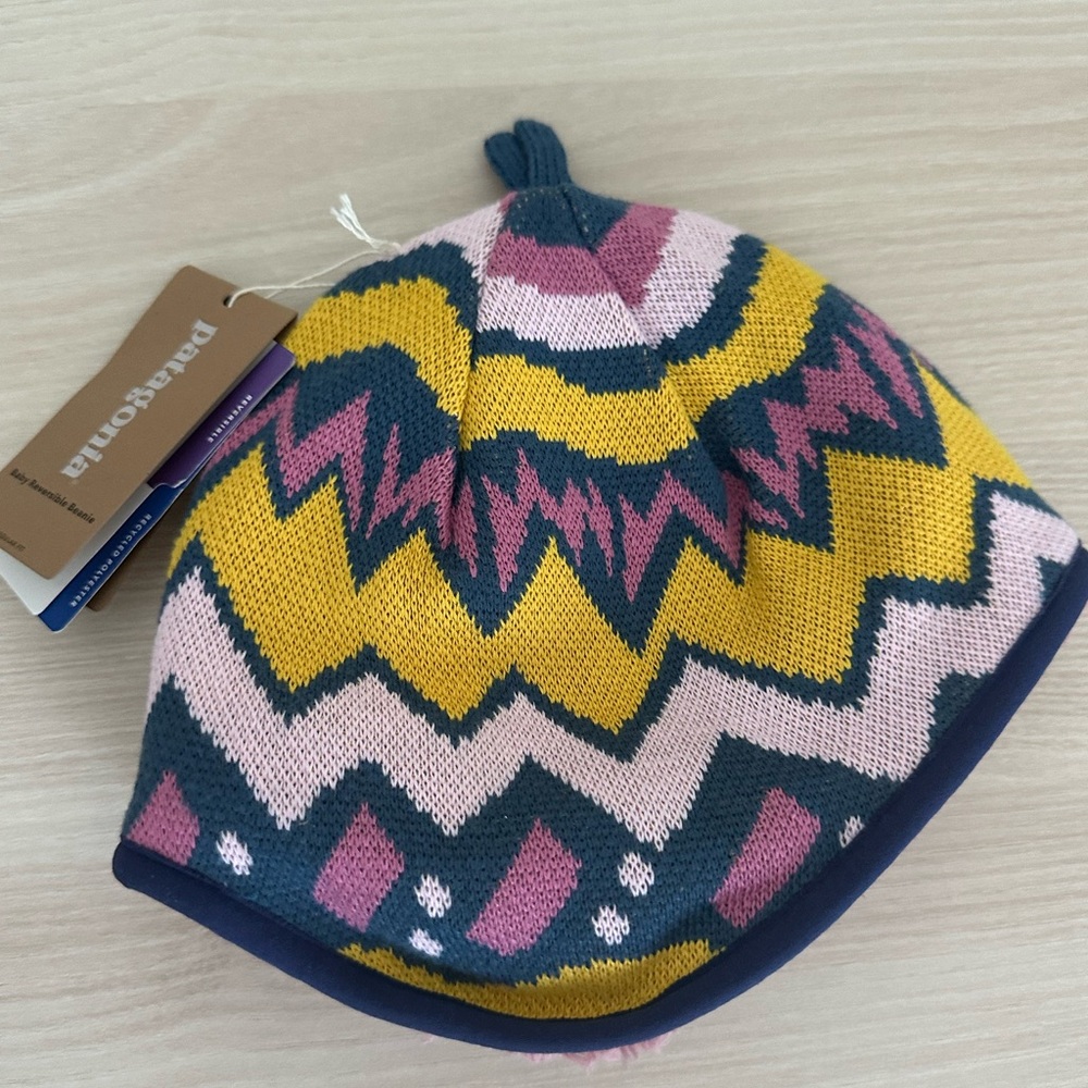 Patagonia Baby reversible beanie - NEW (6-12m)